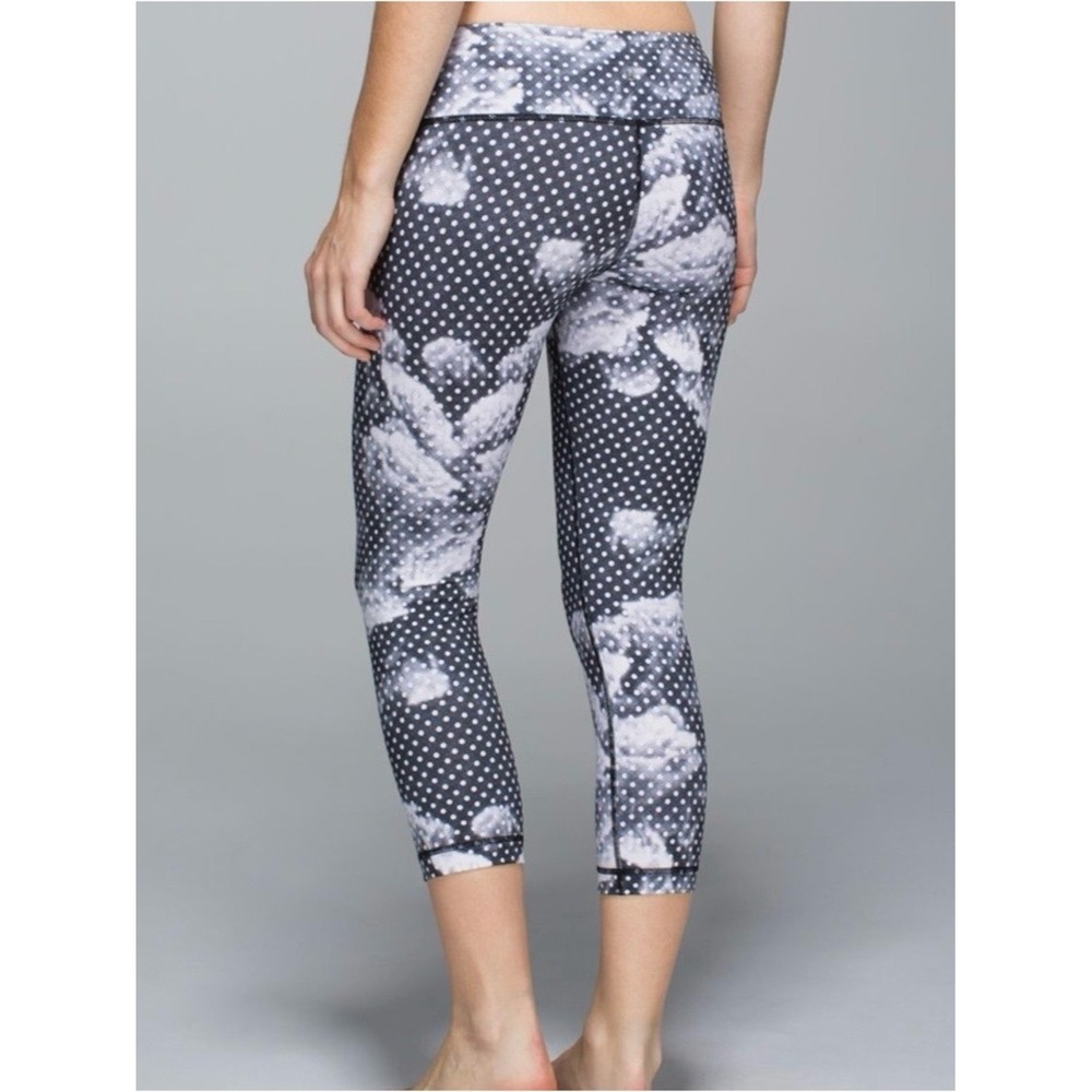 Lululemon Wunder Under Crop Size 8 Luon Dottie Dream Rose Neutral Blush Black